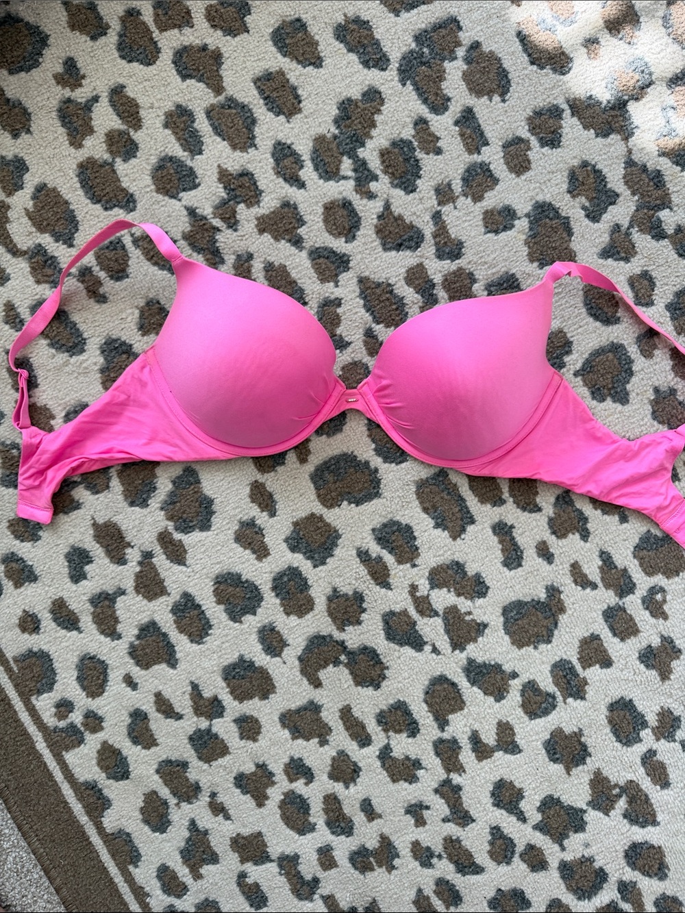 Victoria's Secret Hot Pink T-Shirt Bra - Smooth Padded Support - plunge style